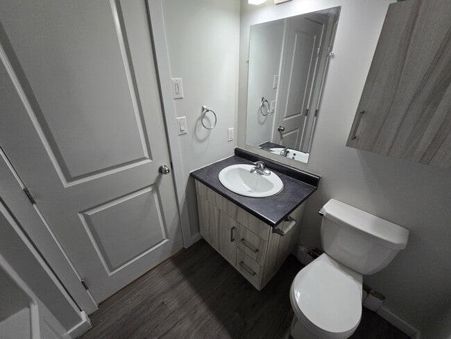 Photo du bâtiment - 1530-1530 Logan Ave