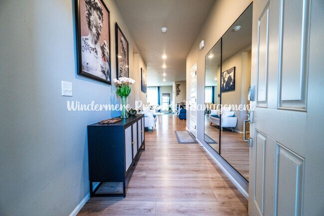 Foto del edificio - Stunning Soundview Estates 5 bedroom home