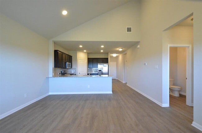 Building Photo - 2105 Port Ellen Dr
