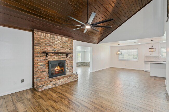 Foto del edificio - 470 Brian Cir