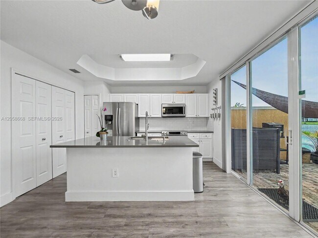Foto del edificio - 10573 SW 6th St
