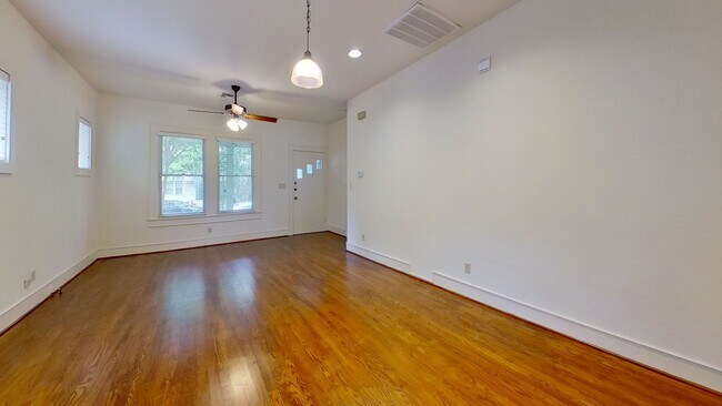 Foto del edificio - 513 E 40th St