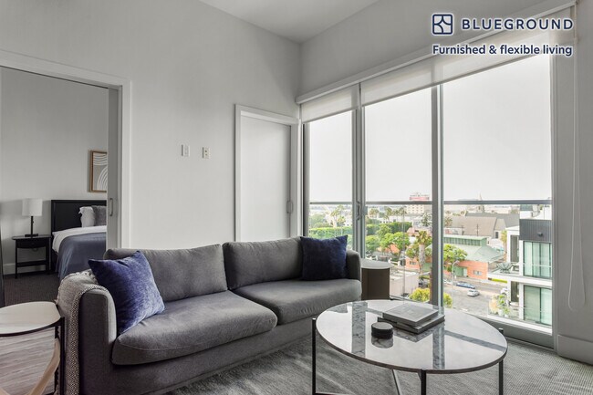 Foto del edificio - 3838 Dunn Dr