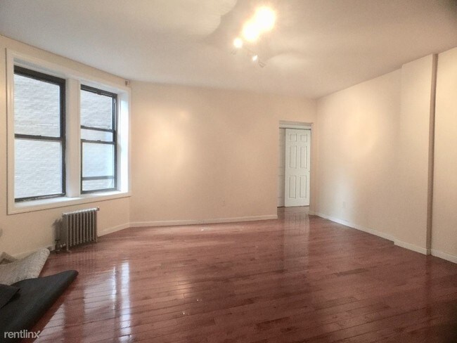 Building Photo - 723 W 177th St
