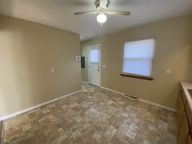 Building Photo - 2 Bedroom House - South Side
