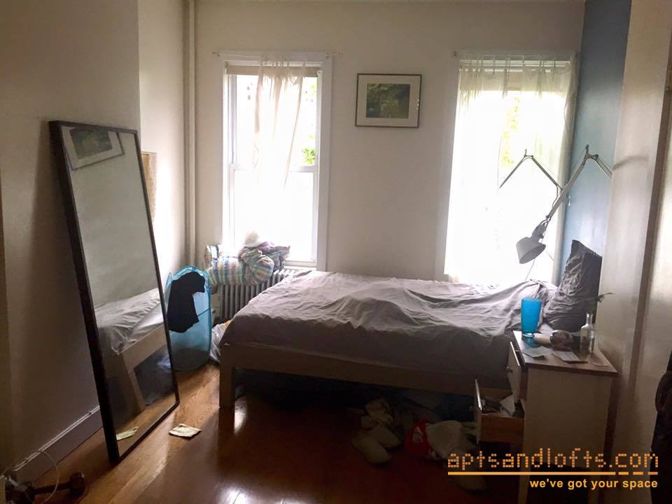 Foto del edificio - 12 Bedford Ave