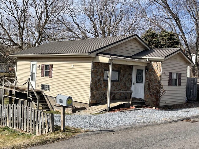 Foto del edificio - 1 Bedroom 1 Bath Home Located in Johnson City, TN