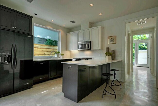 Foto del edificio - 1610 Ravey St