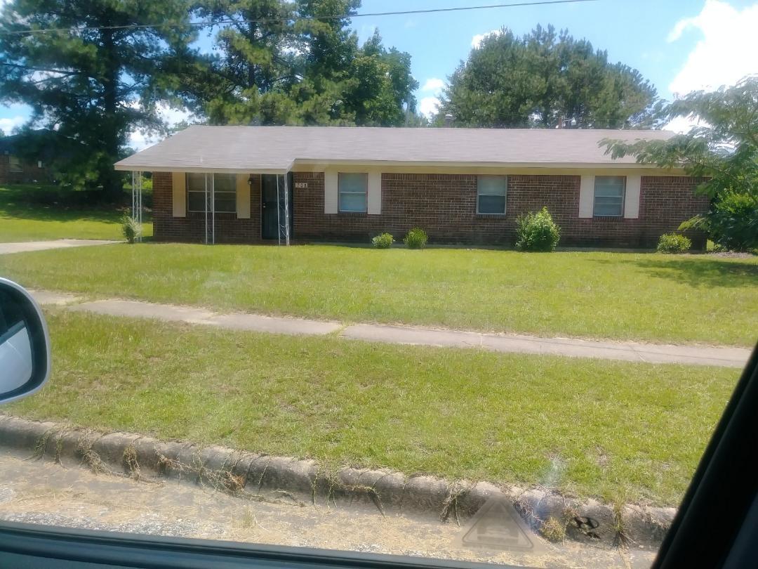 Primary Photo - 708 Jones St