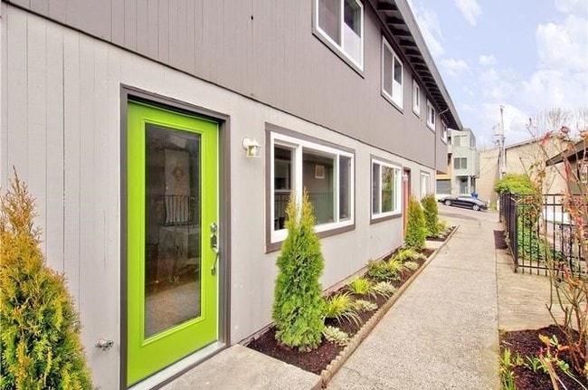 Building Photo - 3017 NE 140th St