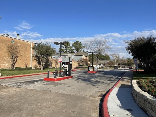 Foto del edificio - 11002 Hammerly Blvd