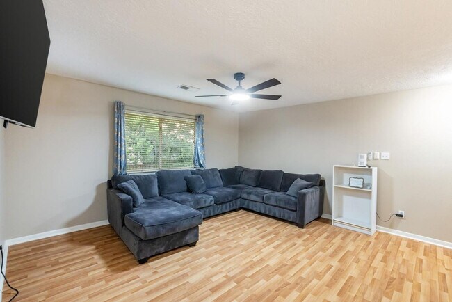 Building Photo - 9350 Starfire Ln