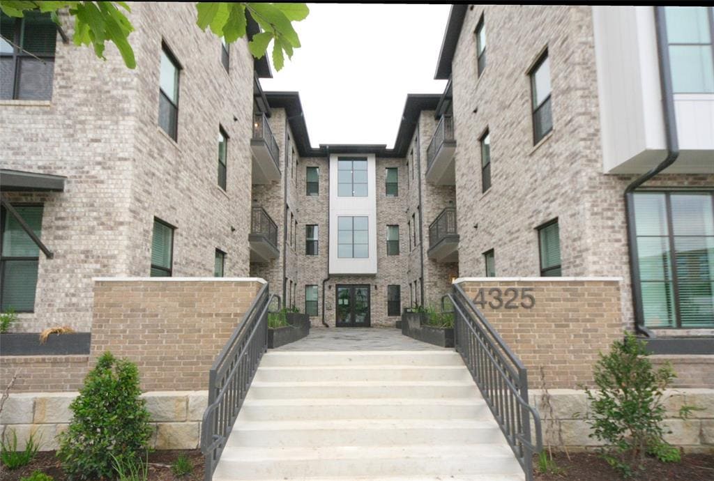 Primary Photo - 4325 Jackson Ave