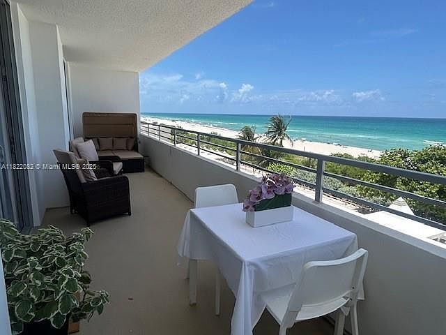Foto del edificio - 5555 Collins Ave
