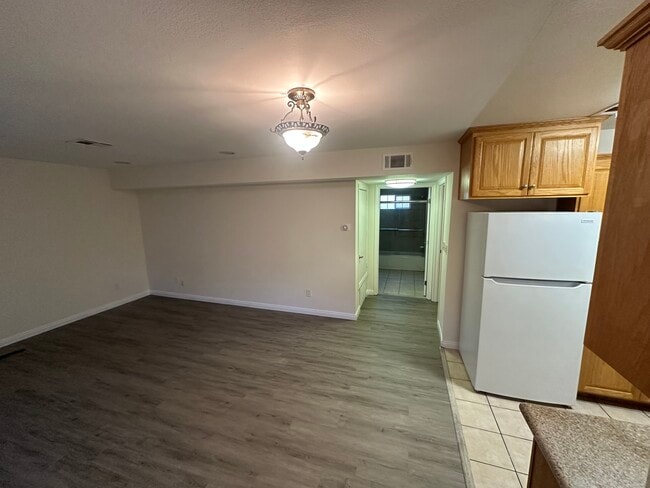 Building Photo - 10934 Hesby St