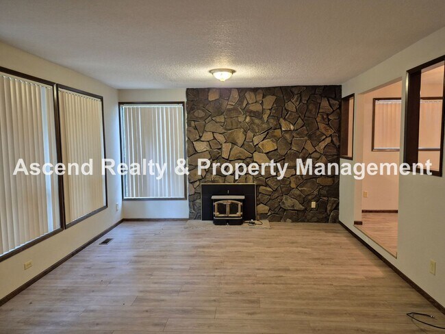 Foto del edificio - One Level Ranch Greenway Neighborhood Fenc...