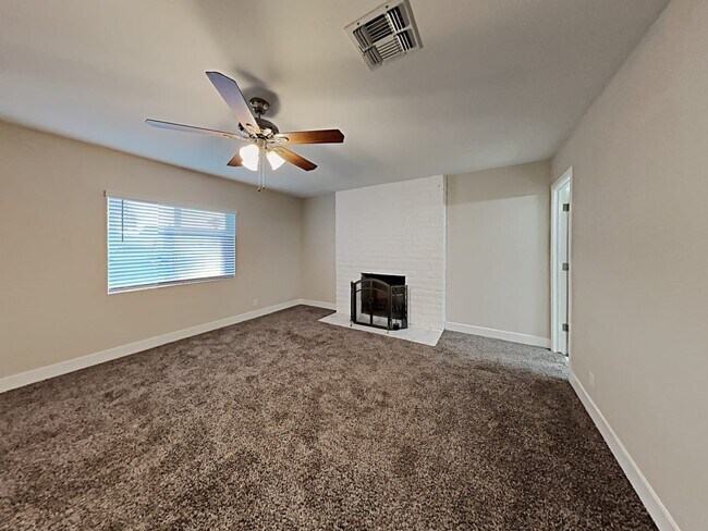 Building Photo - 516 E Malibu Dr