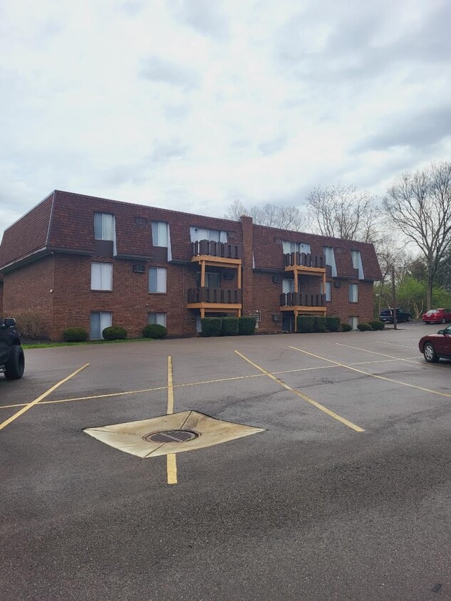 Building Photo - 2-30 Chateau Place - 14-2