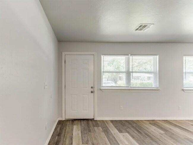 Foto del edificio - 1528 Avondale Dr