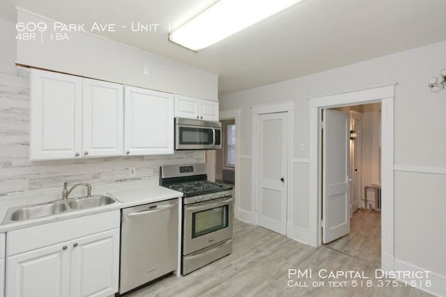 Building Photo - 4 bedroom in Albany NY 12208