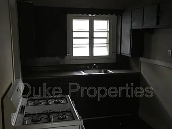 Building Photo - 1042 Bay St