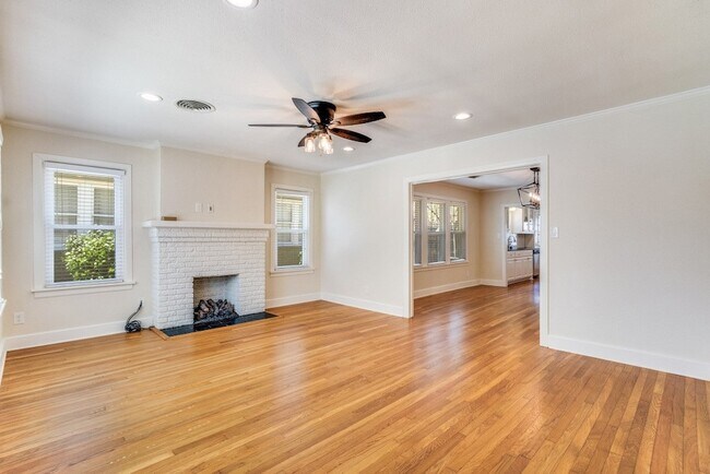 Foto del edificio - 3728 Bunting Ave