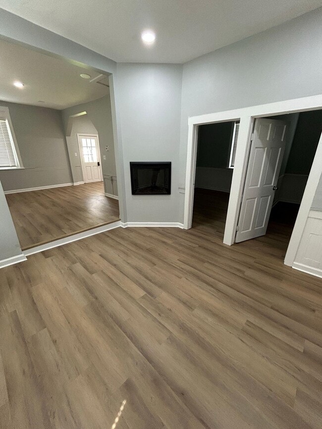 Building Photo - 98 Lee Ave