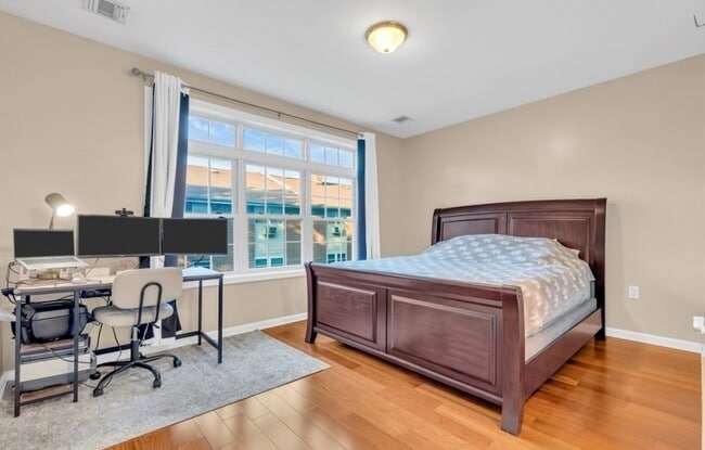 Building Photo - Elizabeth