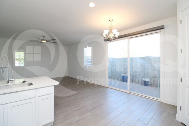 Building Photo - 9519 E Talon Ave