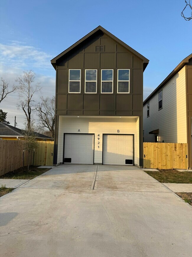 Foto del edificio - 4921 Pederson Street, Unit A
