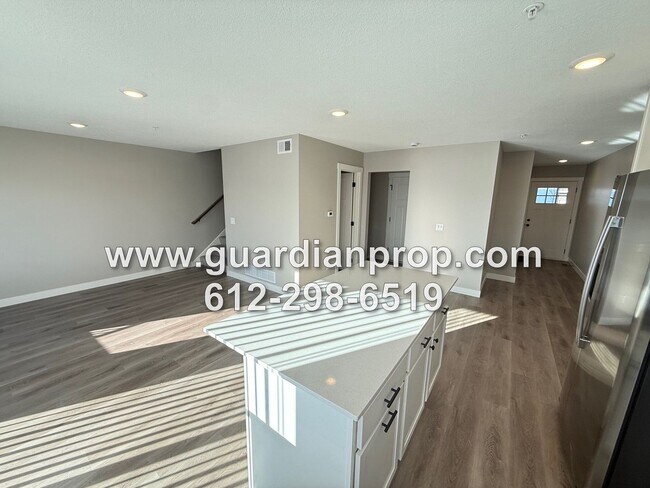 Foto del edificio - Luxury New Construction Townhouse Available Now, Lower Family Room, 4 Baths, Loft Area