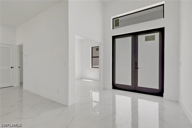 Foto del edificio - 3315 Sunshine Blvd N