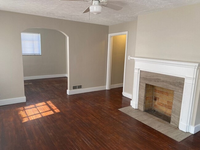 Foto del edificio - 1177-1177 1/2 Lilley Ave