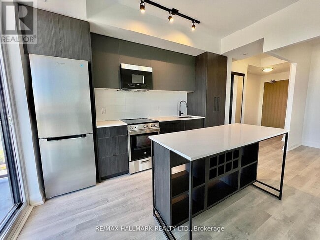 Photo du bâtiment - 2369 Danforth Ave