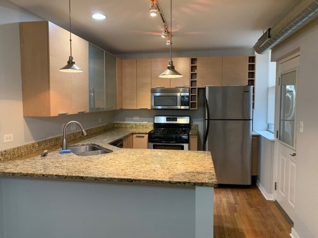 Foto del edificio - 7508 N Damen Ave