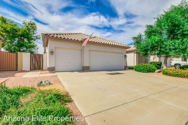 Building Photo - 852 N Pineview Dr