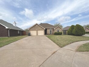 Building Photo - 5215 Northview Dr