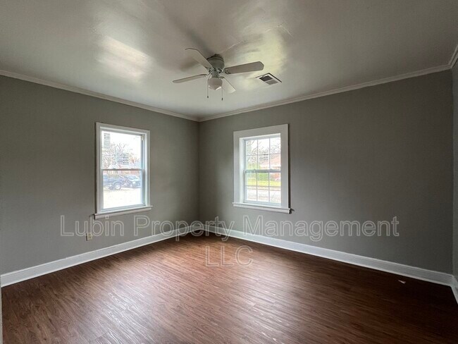 Foto del edificio - 2811 Larose Ave