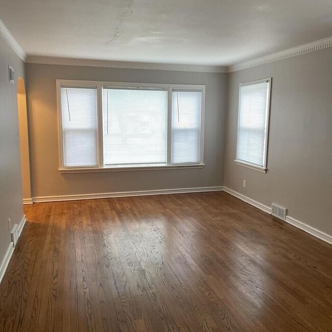 Building Photo - Beautiful 4 bedroom Brick Cape Cod Home