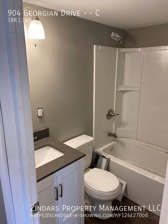 Building Photo - 904 Georgian Dr