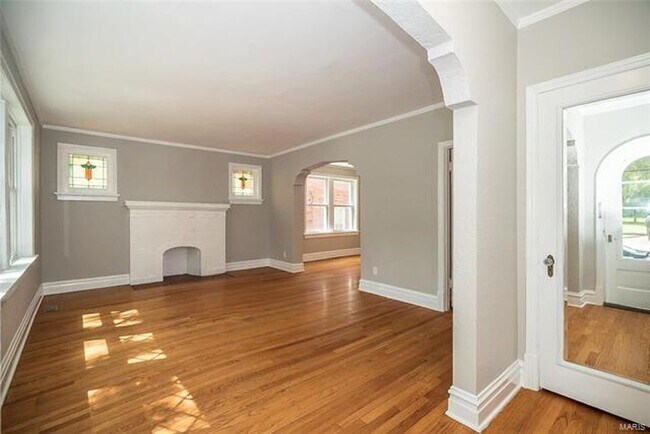 Foto del edificio - 7375 Amherst Ave