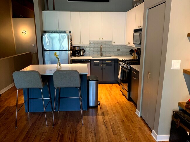 Kitchen - 2201 W Wabansia Ave