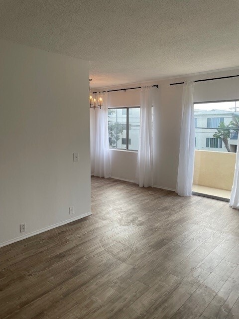 Livingroom unit 7 - 1030 Idaho Ave