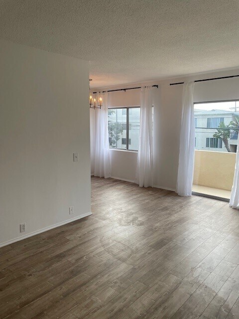 Unidad de sala de estar 7 - 1030 Idaho Ave