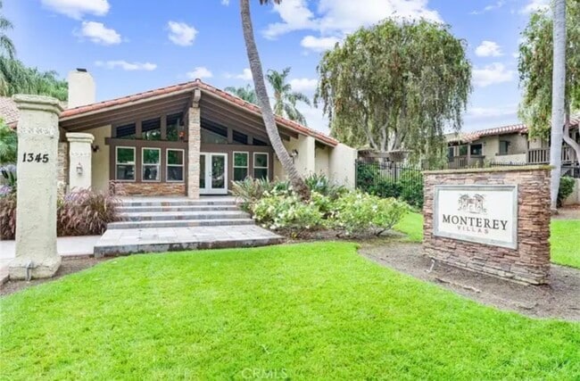 Foto del edificio - 1345 Cabrillo Park Dr