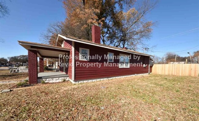 Building Photo - 3 Bed 1.5 Bathroom Home!!!!