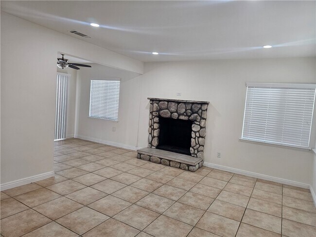 Foto del edificio - 10564 Young St