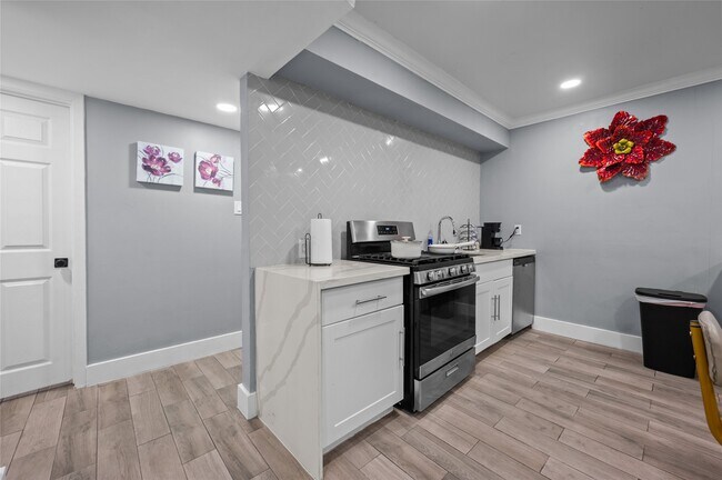 Foto del edificio - 3611 Graustark St