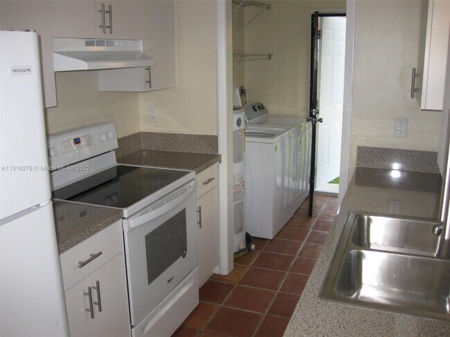 Building Photo - 1728 W Mowry Dr