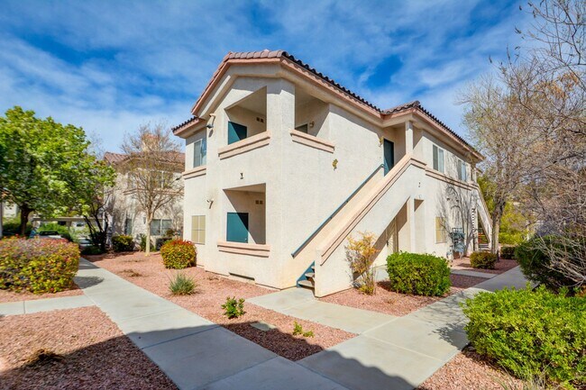 Building Photo - UPGRADED 2 BEDROOM CONDO!